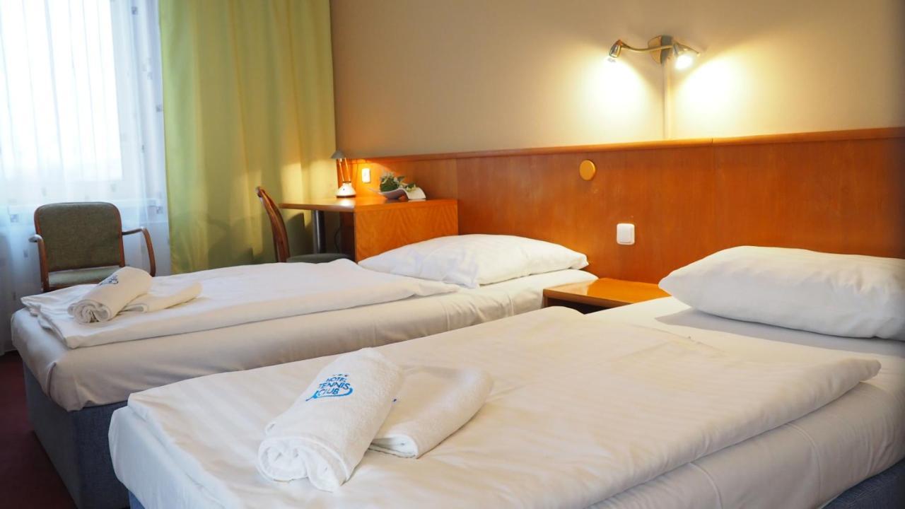 Hotel Tennis Club Простеёв Экстерьер фото