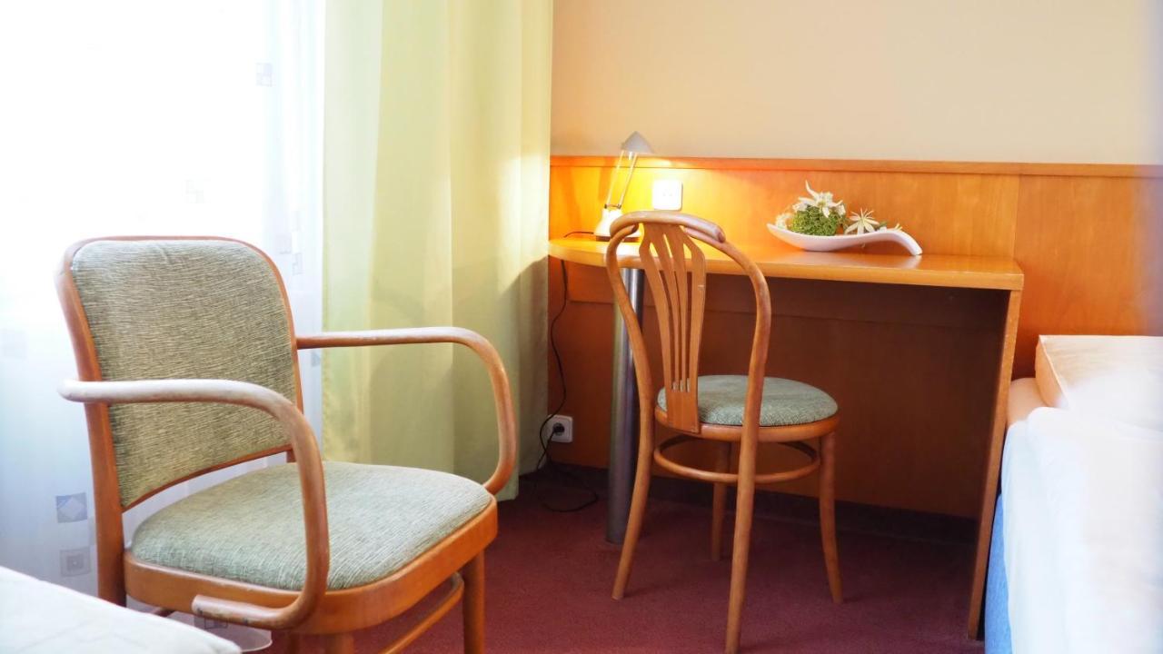 Hotel Tennis Club Простеёв Экстерьер фото