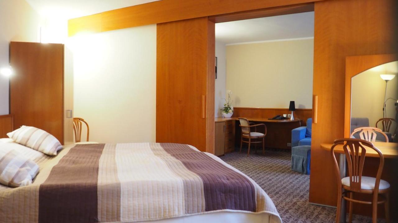 Hotel Tennis Club Простеёв Экстерьер фото