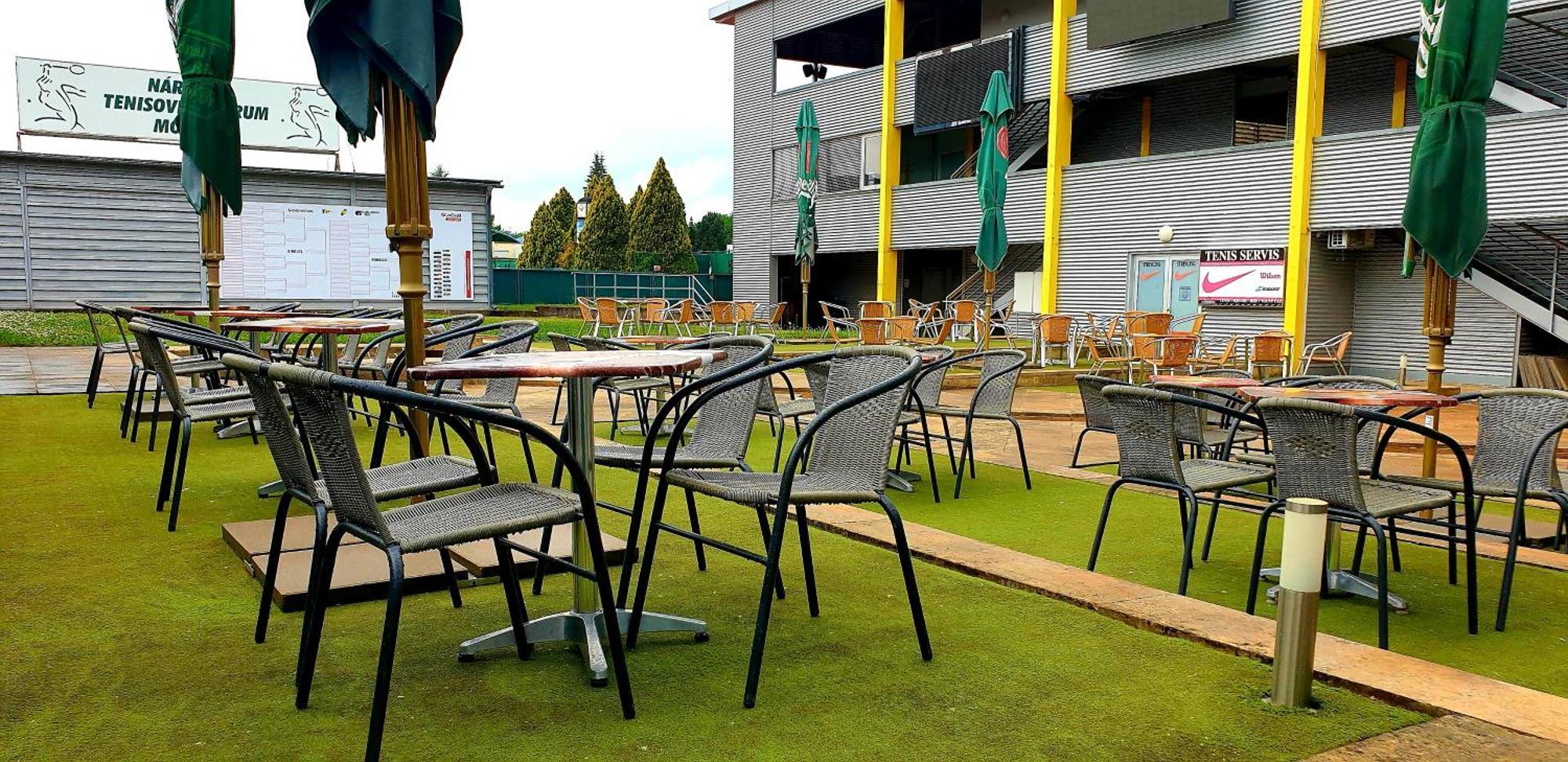 Hotel Tennis Club Простеёв Экстерьер фото
