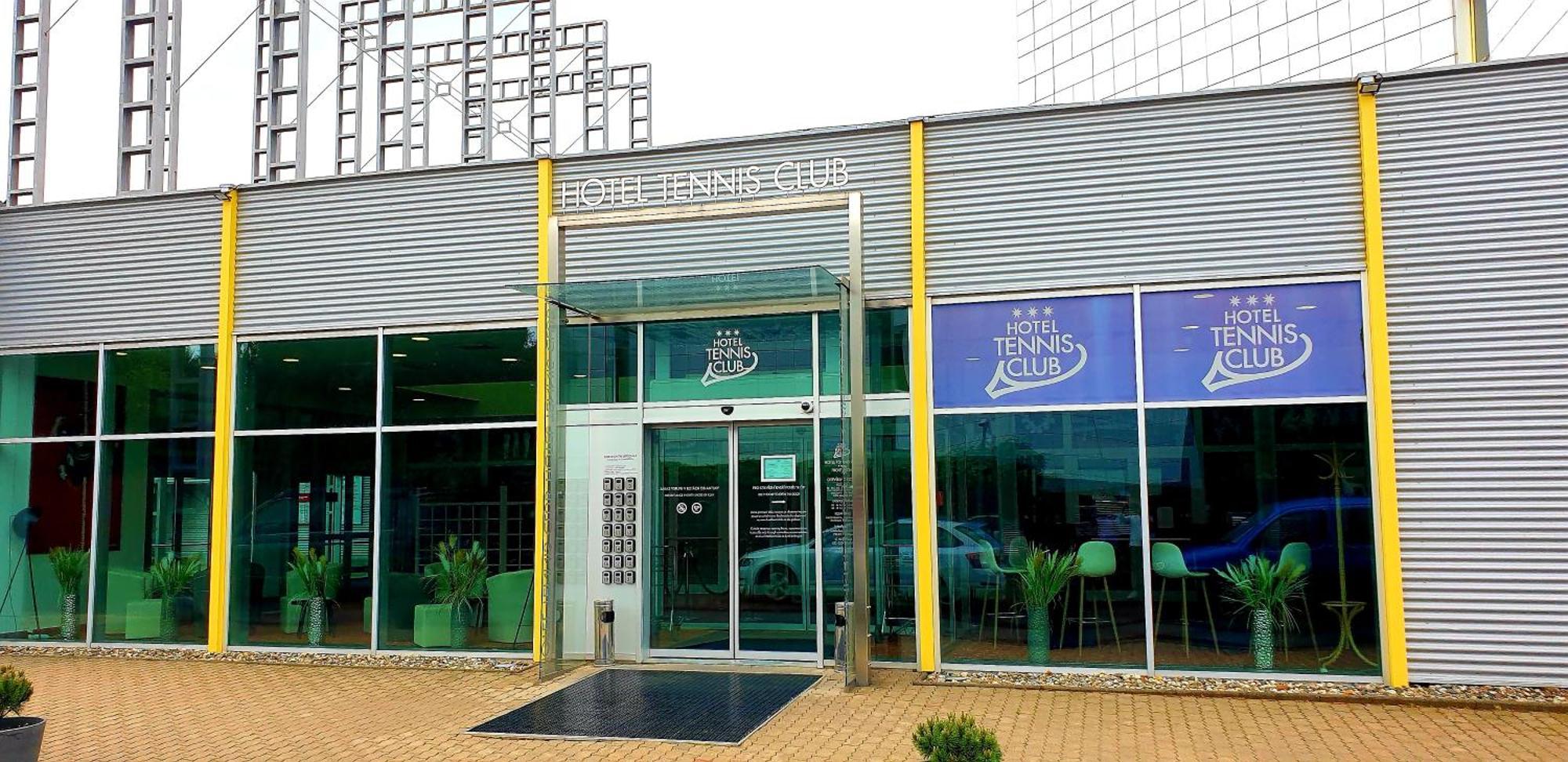 Hotel Tennis Club Простеёв Экстерьер фото