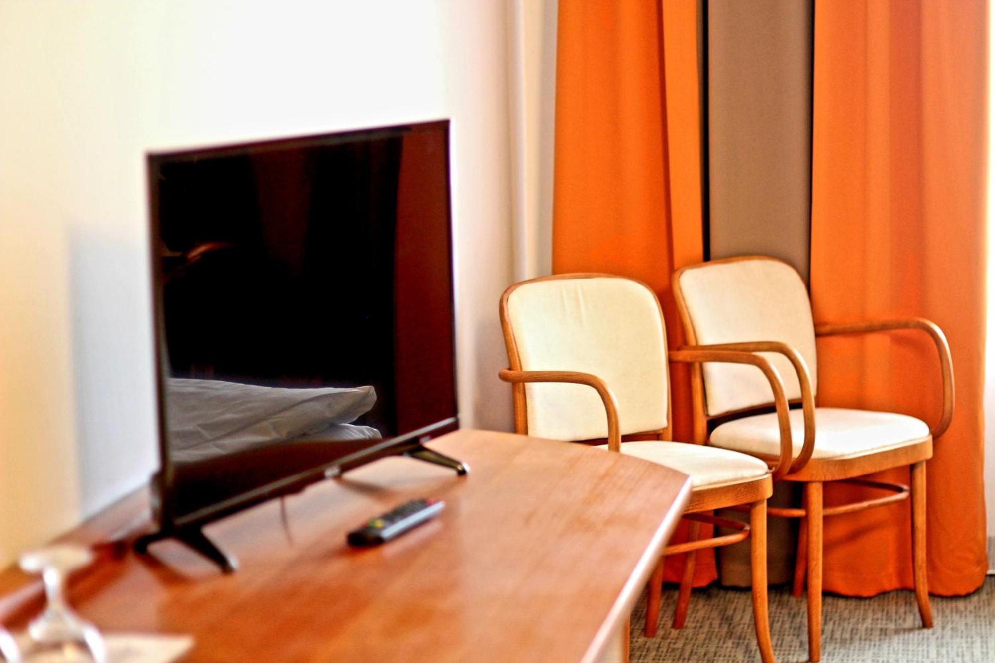 Hotel Tennis Club Простеёв Экстерьер фото