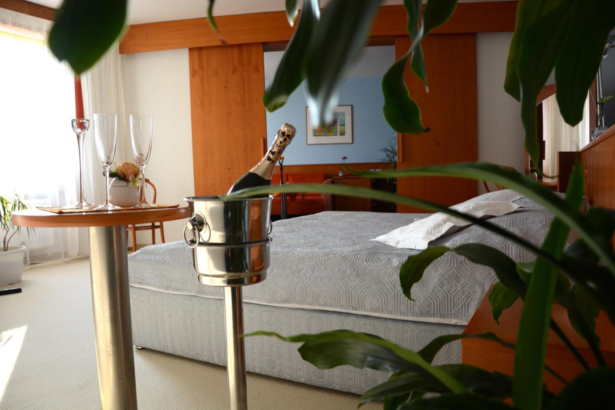 Hotel Tennis Club Простеёв Экстерьер фото